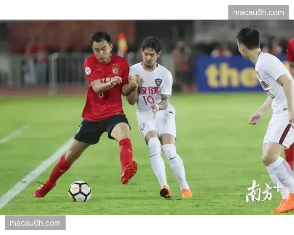 门兴前锋莫希亚先拔头筹，但球队两度领先均被追平